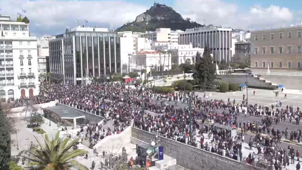 Naštvaní Řekové protestují v centru Atén kvůli situaci na železnici